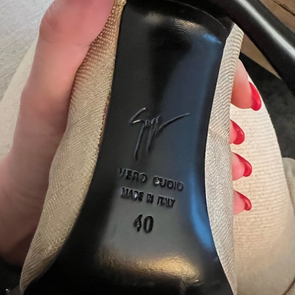 Like New Giuseppe Zanotti Gold Lizard Pumps - Picture 4 of 7